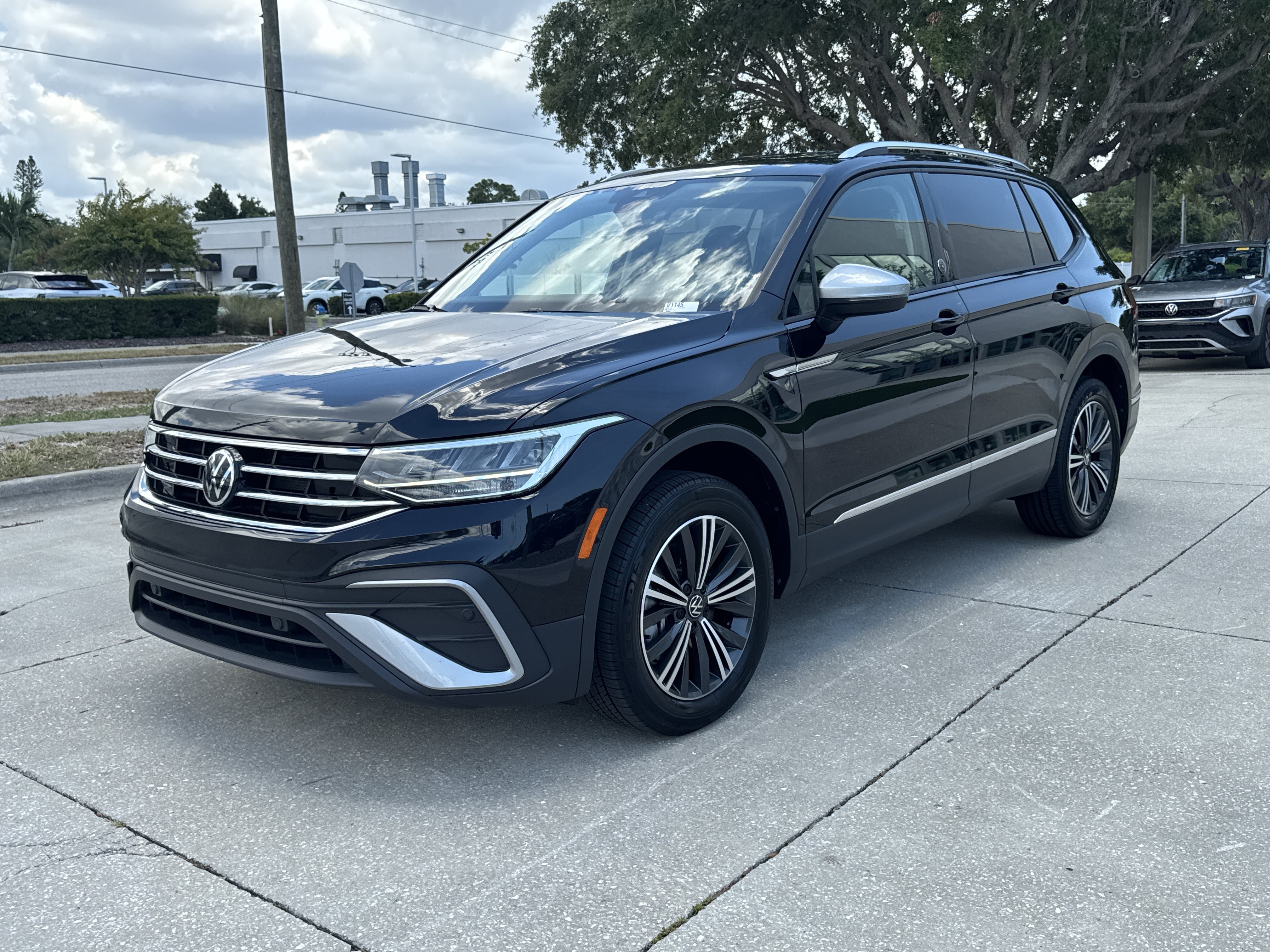 Certified 2024 Volkswagen Tiguan Wolfsburg Edition AWD/4WD image 8