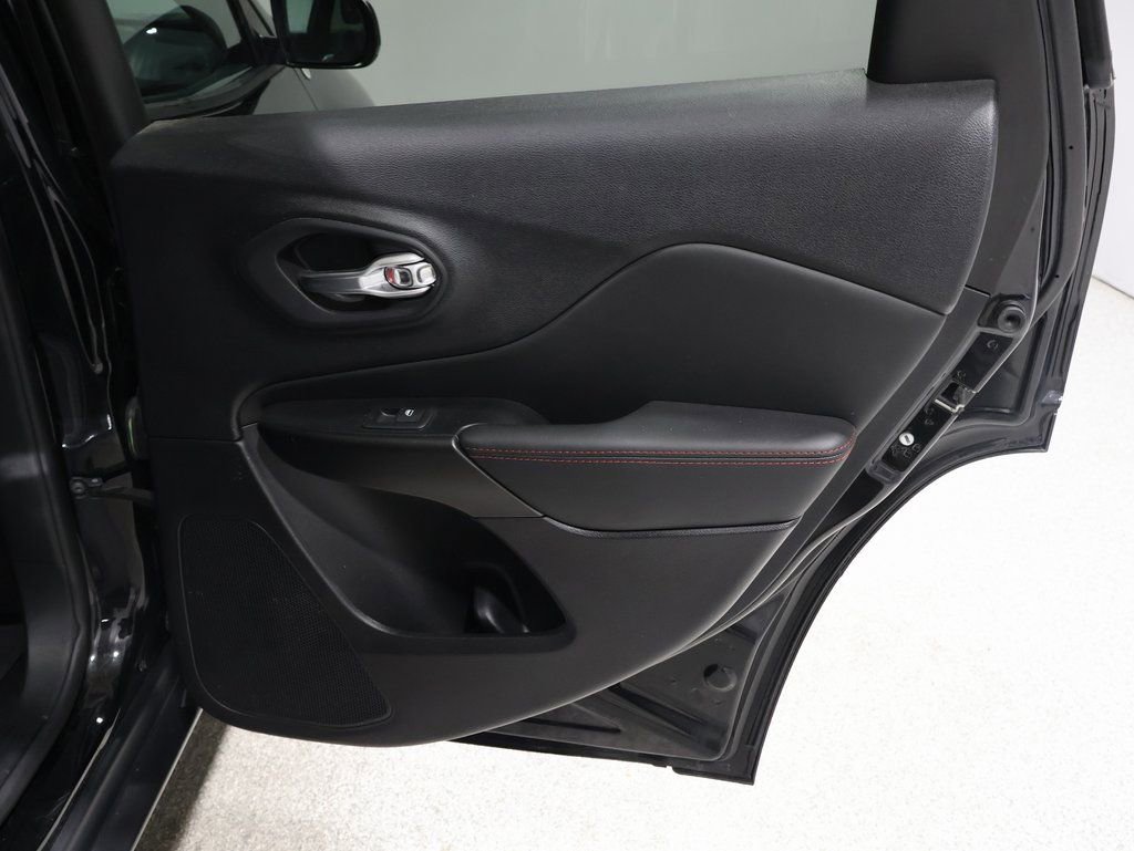 Used 2022 Jeep Cherokee Trailhawk w/ Comfort/Convenience Group image 21