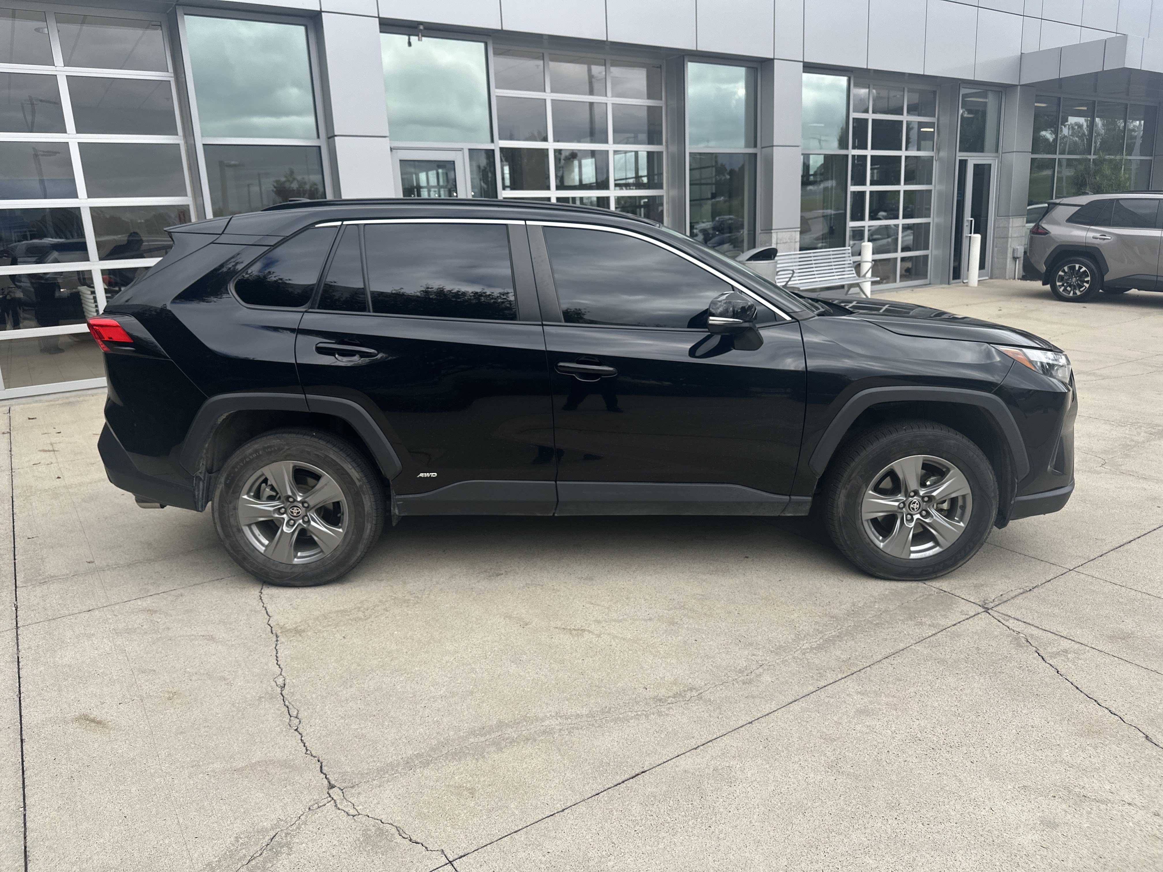 Used 2024 Toyota RAV4 XLE w/ Convenience Package AWD/4WD image 10