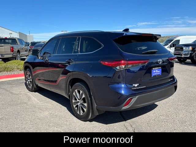 Used 2021 Toyota Highlander XLE AWD/4WD image 3