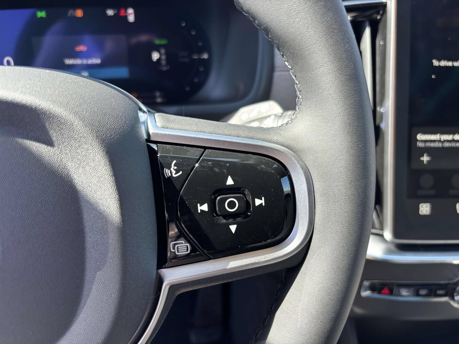 New 2026 Volvo XC90 T8 Plus w/ Protection Package Premier AWD/4WD image 19