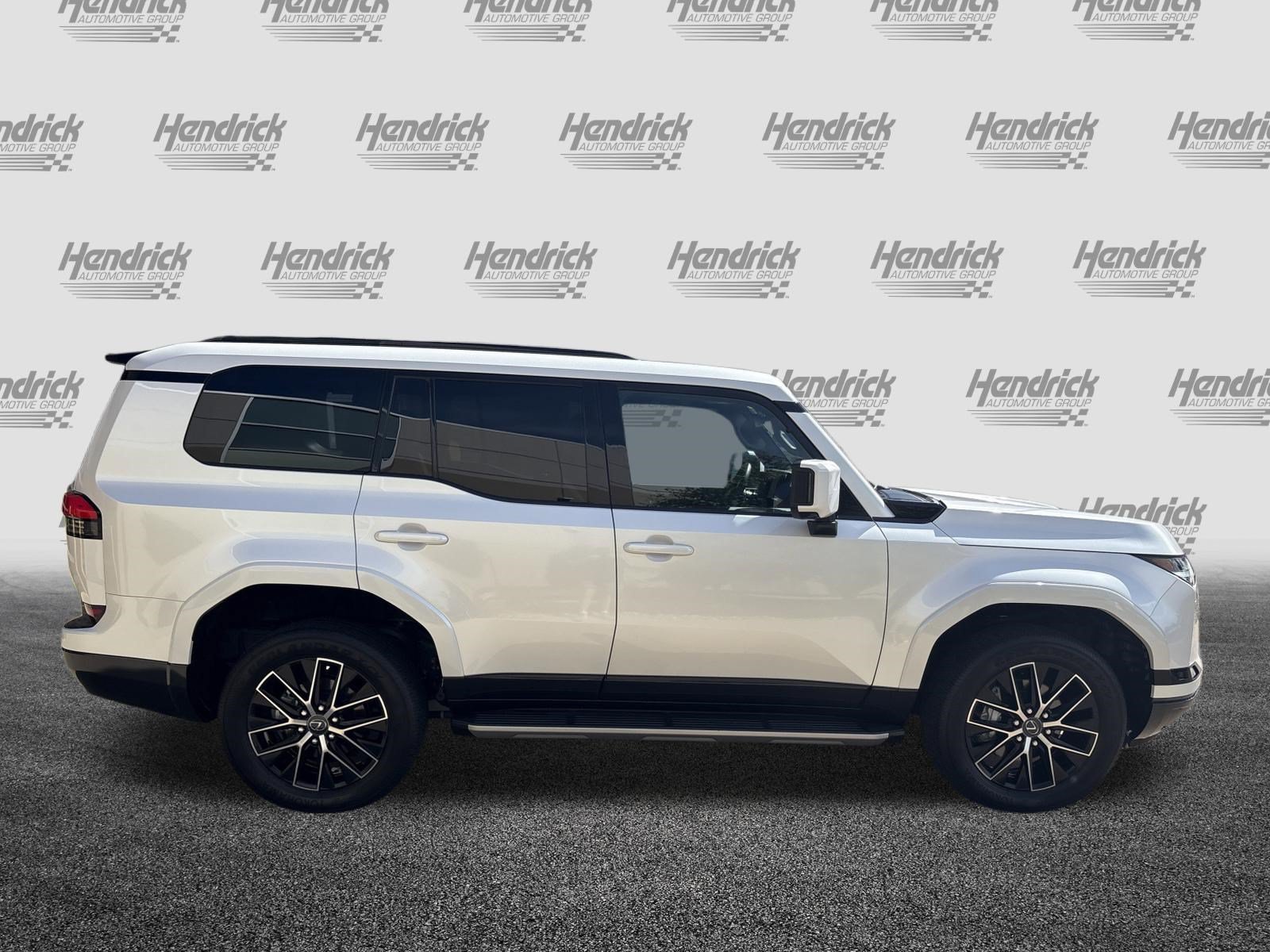 Used 2025 Lexus GX 550 w/ Cold Area Package AWD/4WD image 11