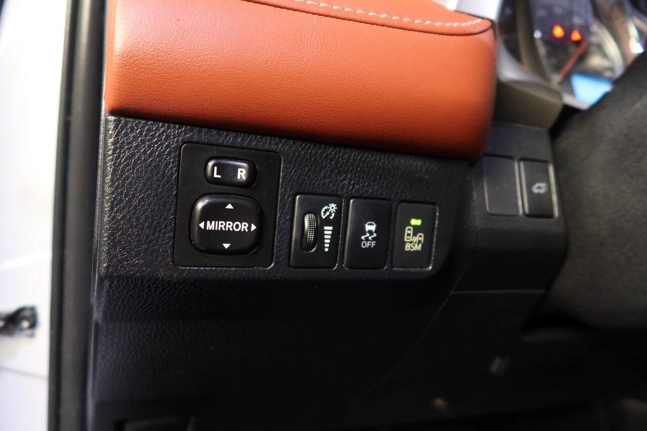 Used 2014 Toyota RAV4 Limited image 29