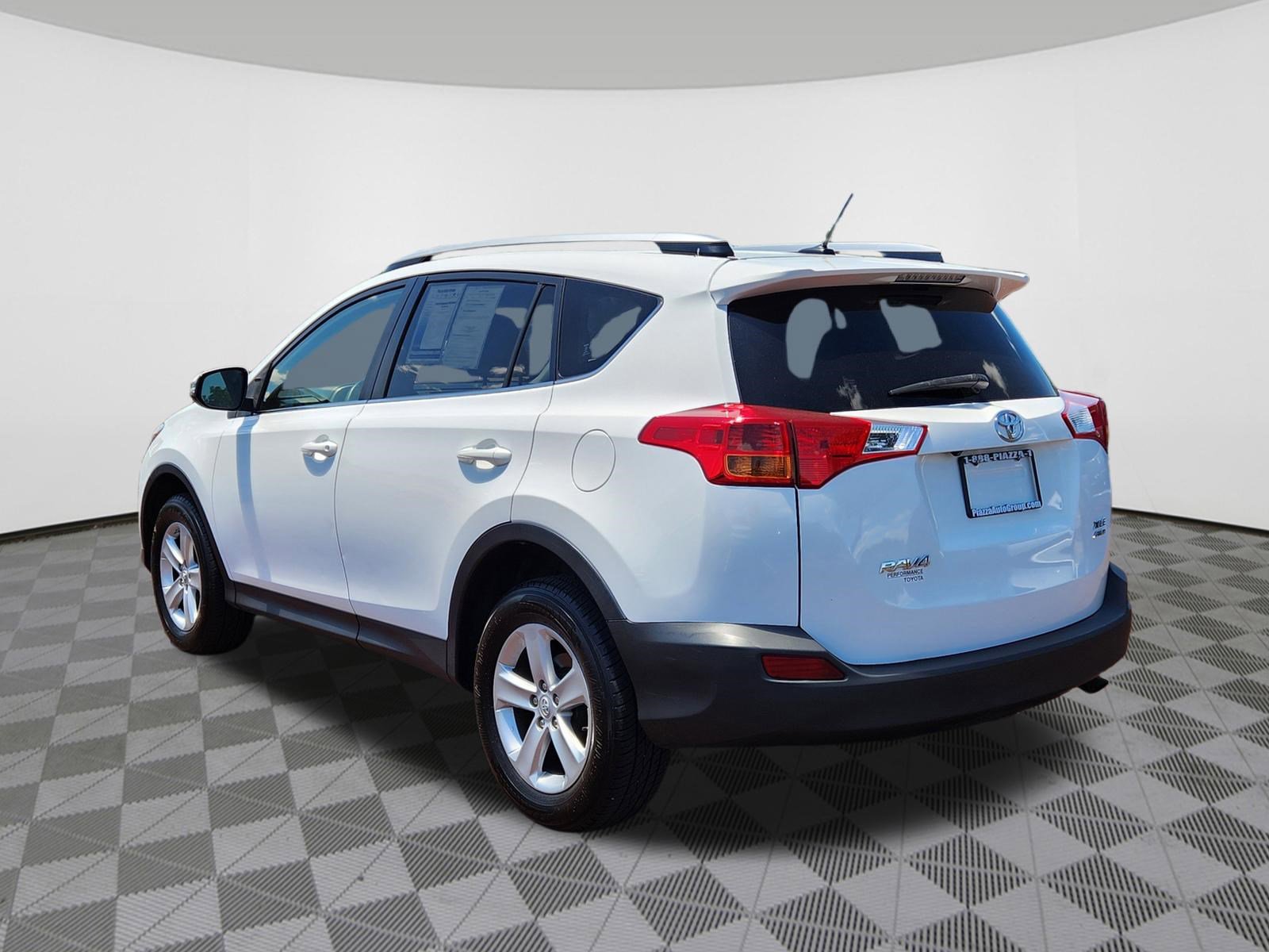 Used 2014 Toyota RAV4 XLE w/ Preferred Accessory Package AWD/4WD image 3