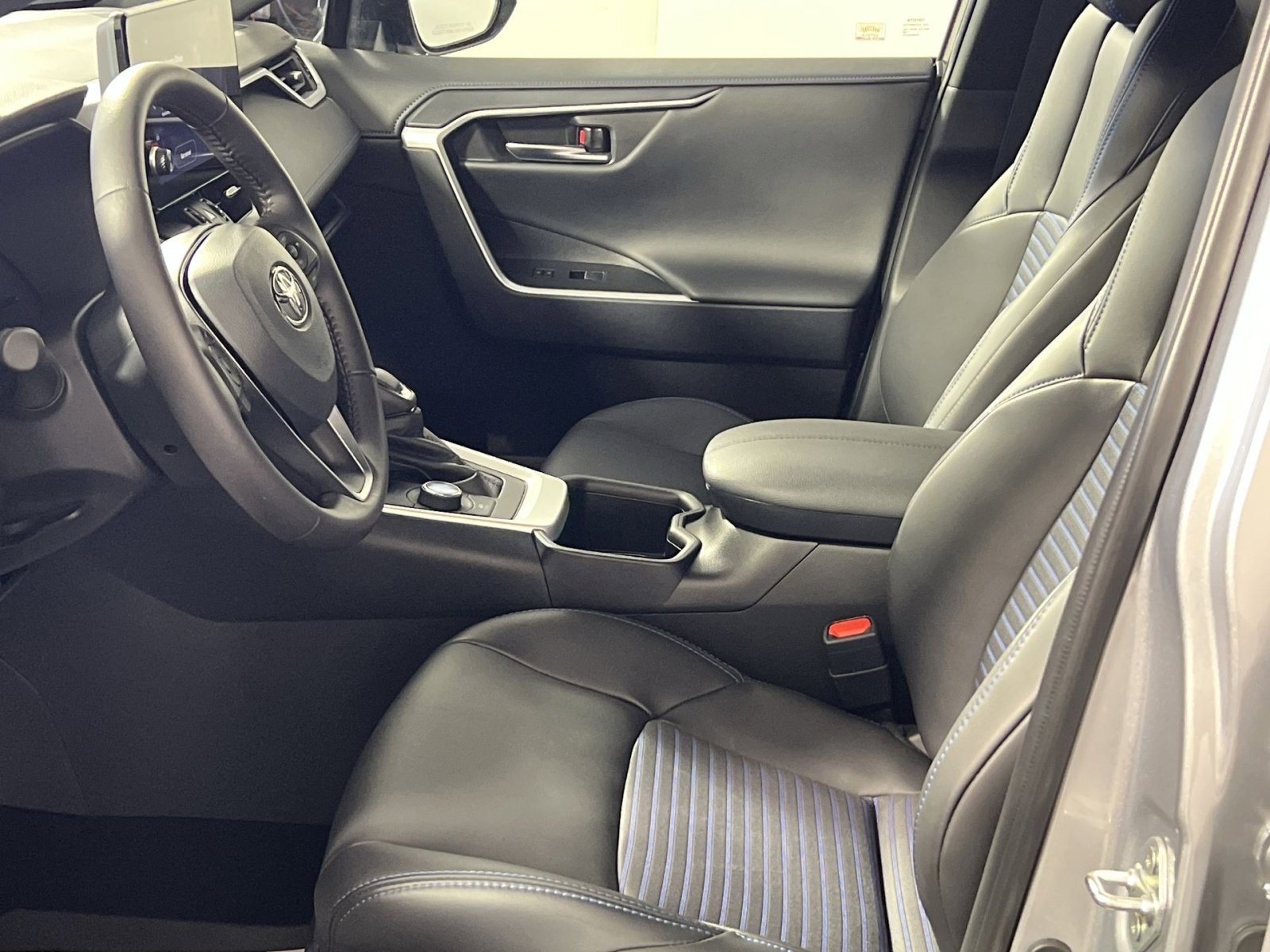 Used 2025 Toyota RAV4 XSE w/ Weather Package image 13