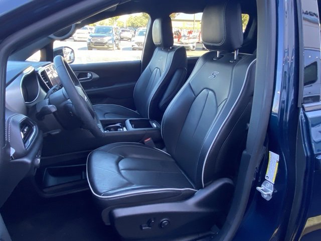 Used 2024 Chrysler Pacifica Limited w/ S Appearance Package image 15