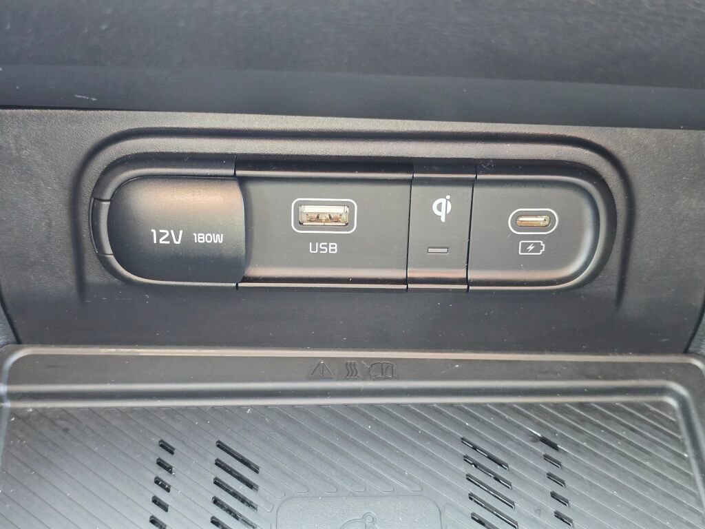 Used 2025 Kia Sportage EX FWD image 25
