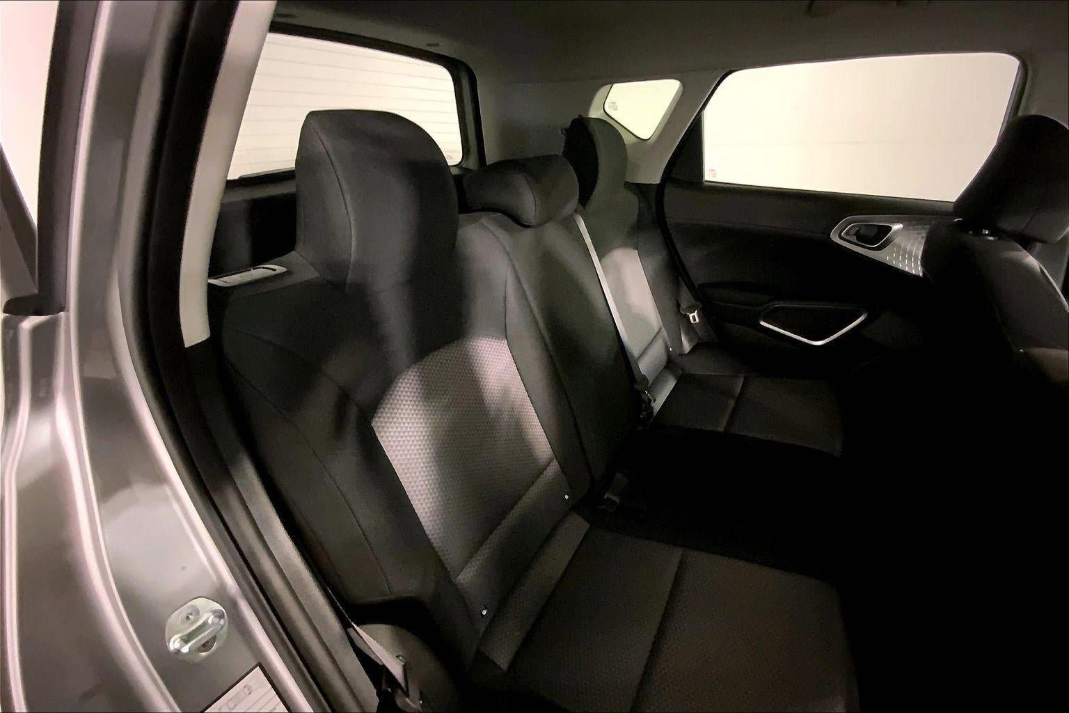 Certified 2025 Kia Soul LX w/ LX Technology Package FWD image 23