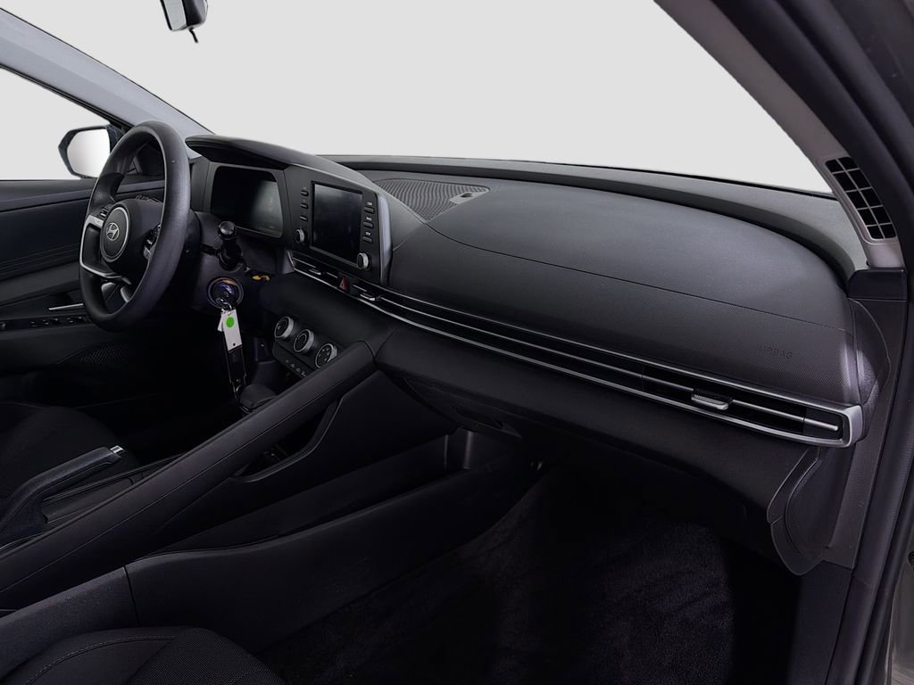 Used 2024 Hyundai Elantra SE image 28