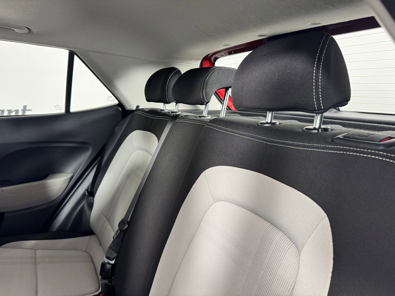 Used 2025 Hyundai Venue SEL image 25