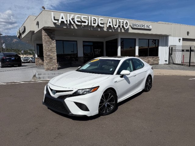 Used 2020 Toyota Camry SE w/ Sunroof Package