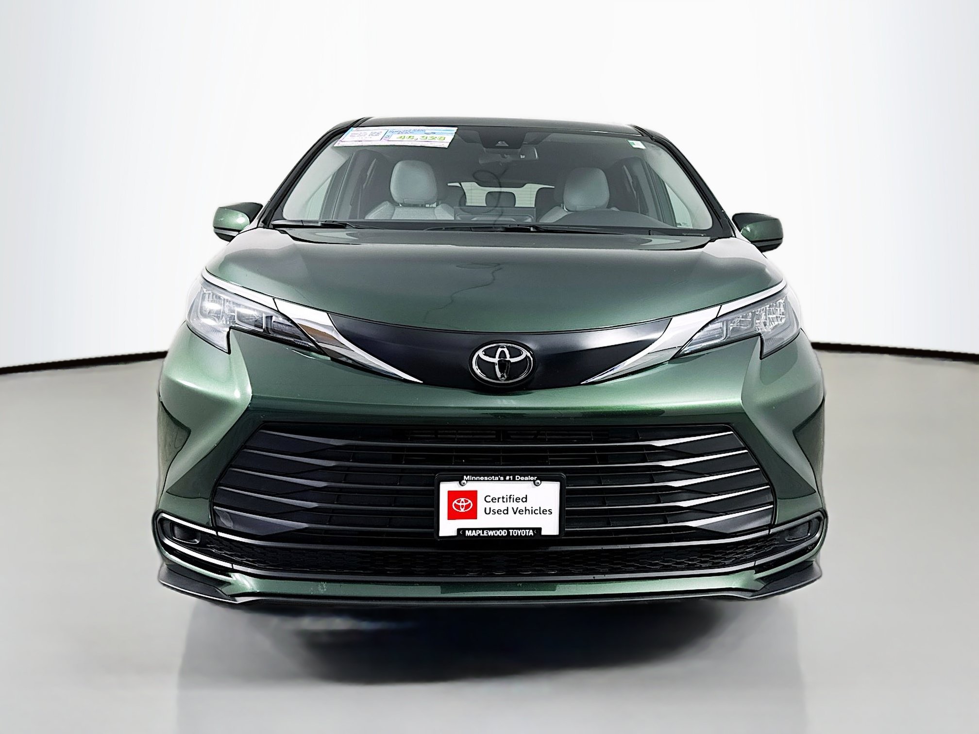 Certified 2026 Toyota Sienna LE FWD image 2
