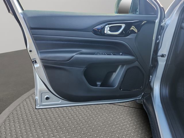 New 2026 Jeep Compass Altitude image 12