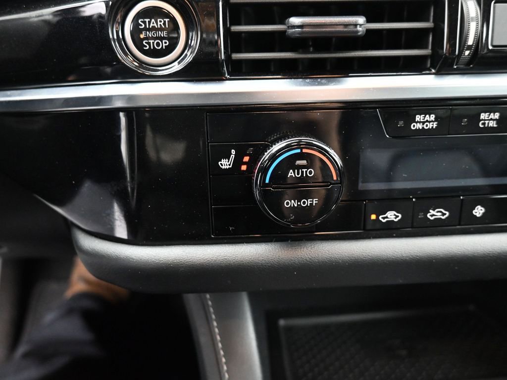 Used 2023 Nissan Pathfinder SL image 16