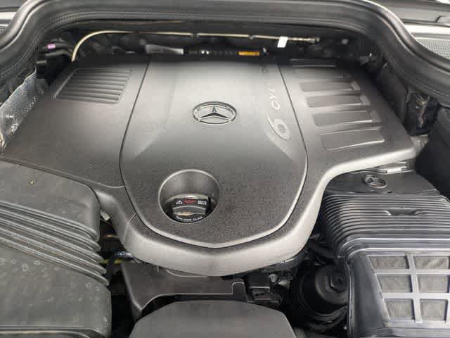 Used 2024 Mercedes-Benz GLS 450 4MATIC image 13