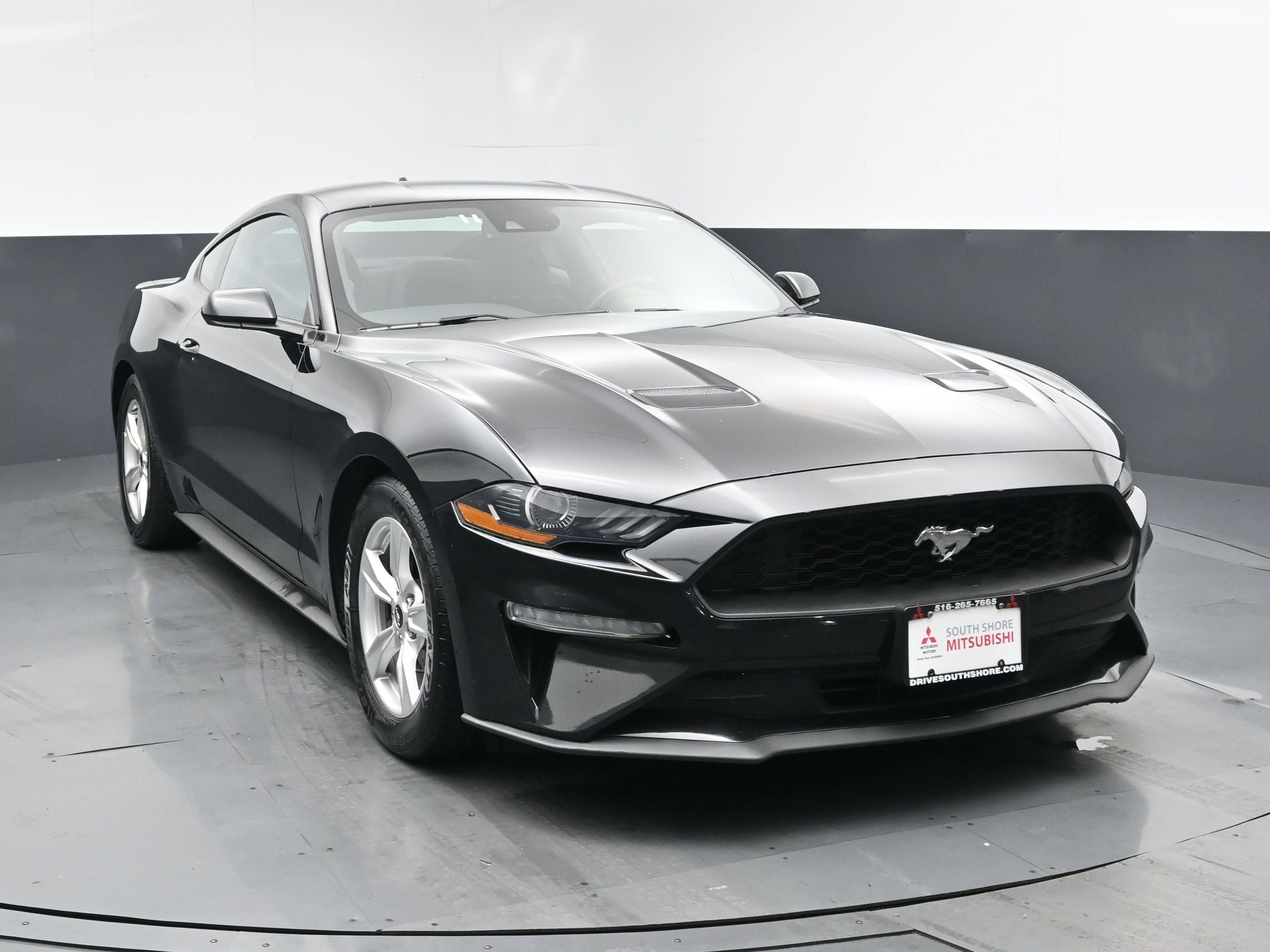 Used 2022 Ford Mustang Coupe image 2