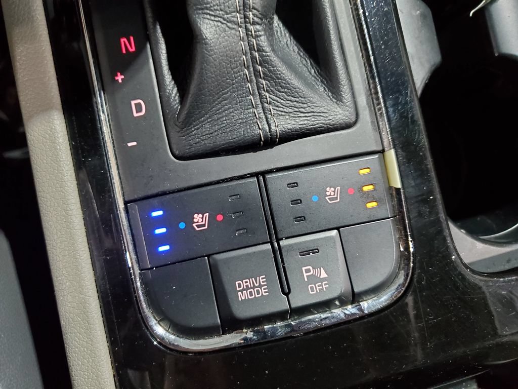 Used 2016 Kia Sedona SX FWD image 31