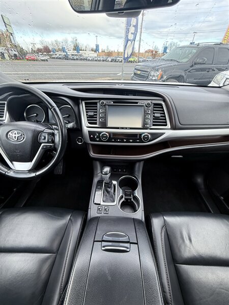 Used 2019 Toyota Highlander XLE AWD/4WD image 26