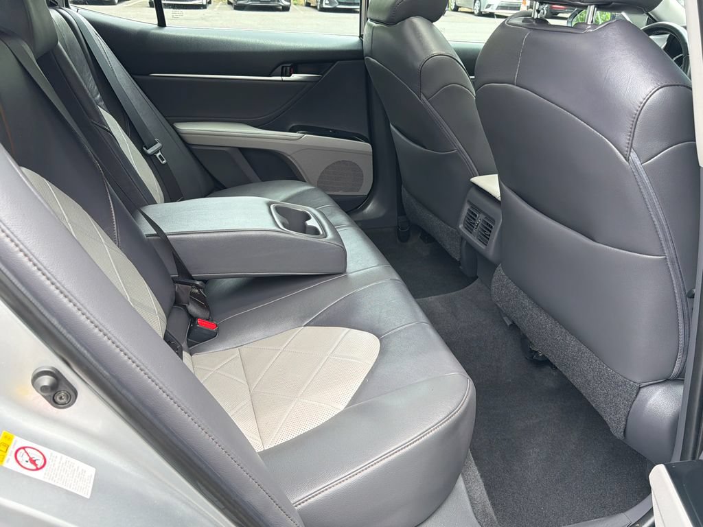Used 2018 Toyota Camry XLE FWD image 14