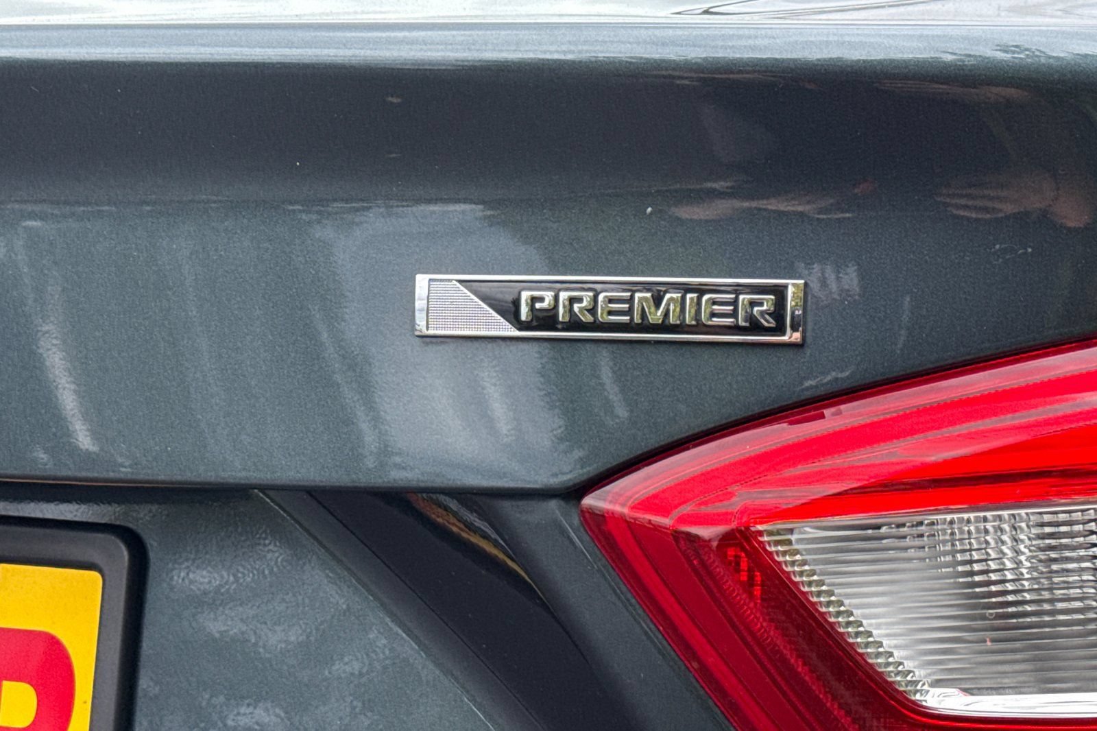 Used 2017 Chevrolet Cruze Premier FWD image 26