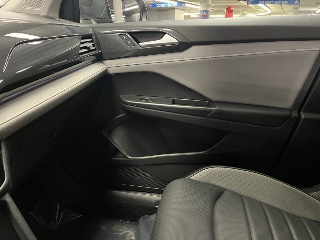 Used 2023 Volkswagen Taos SEL image 30