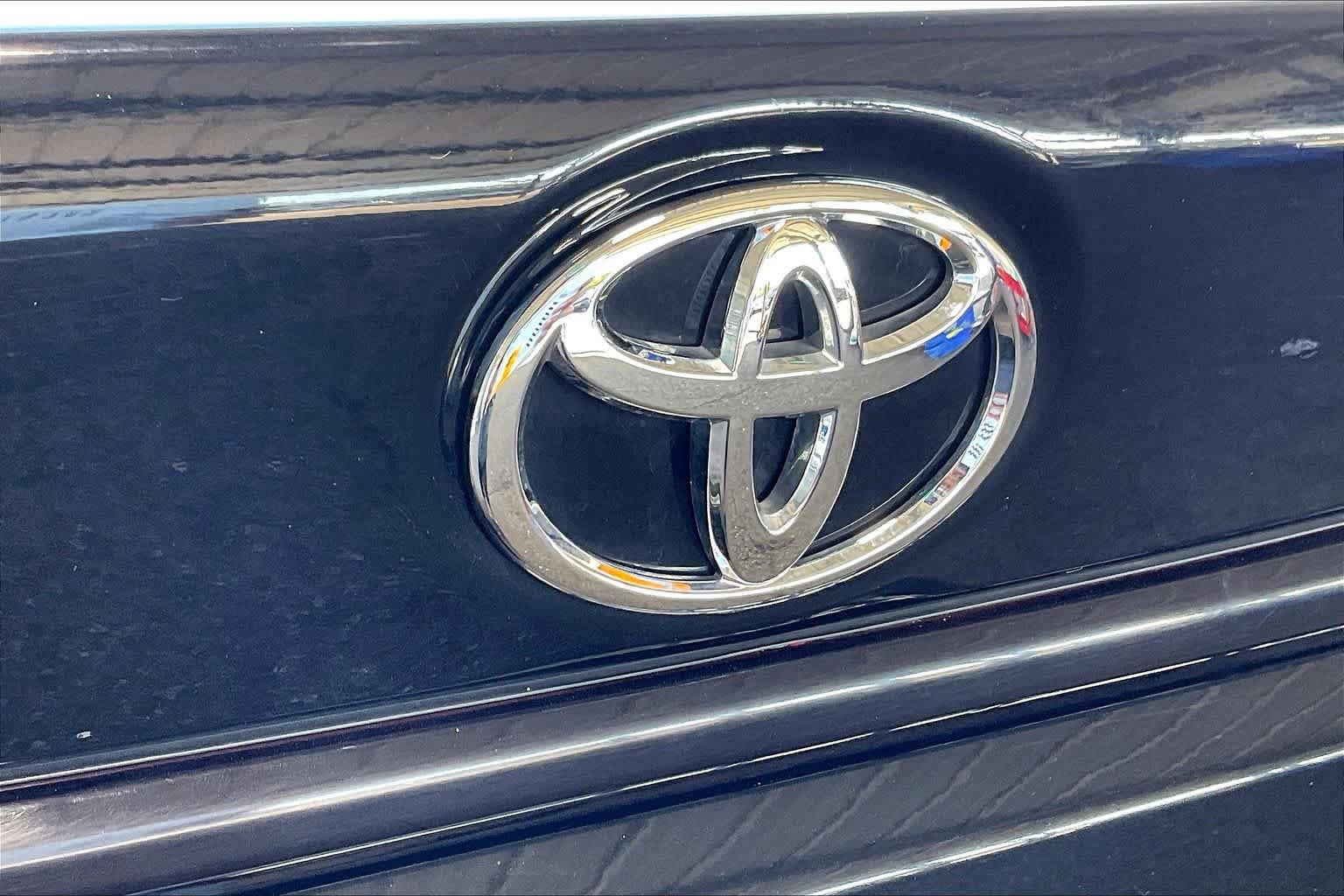 Used 2025 Toyota Corolla LE FWD image 31