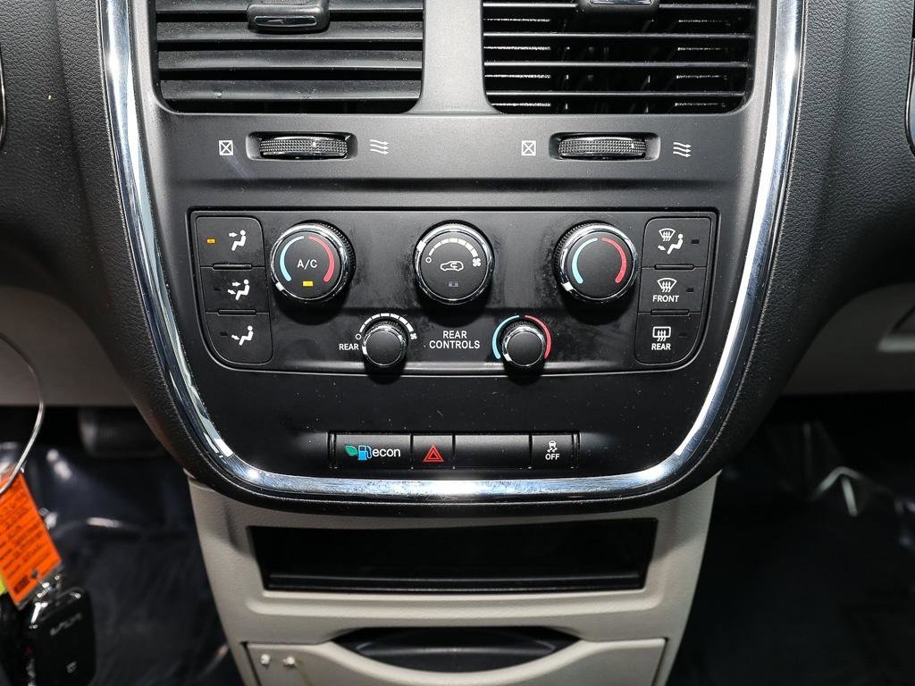 Used 2017 Dodge Grand Caravan SE FWD image 17