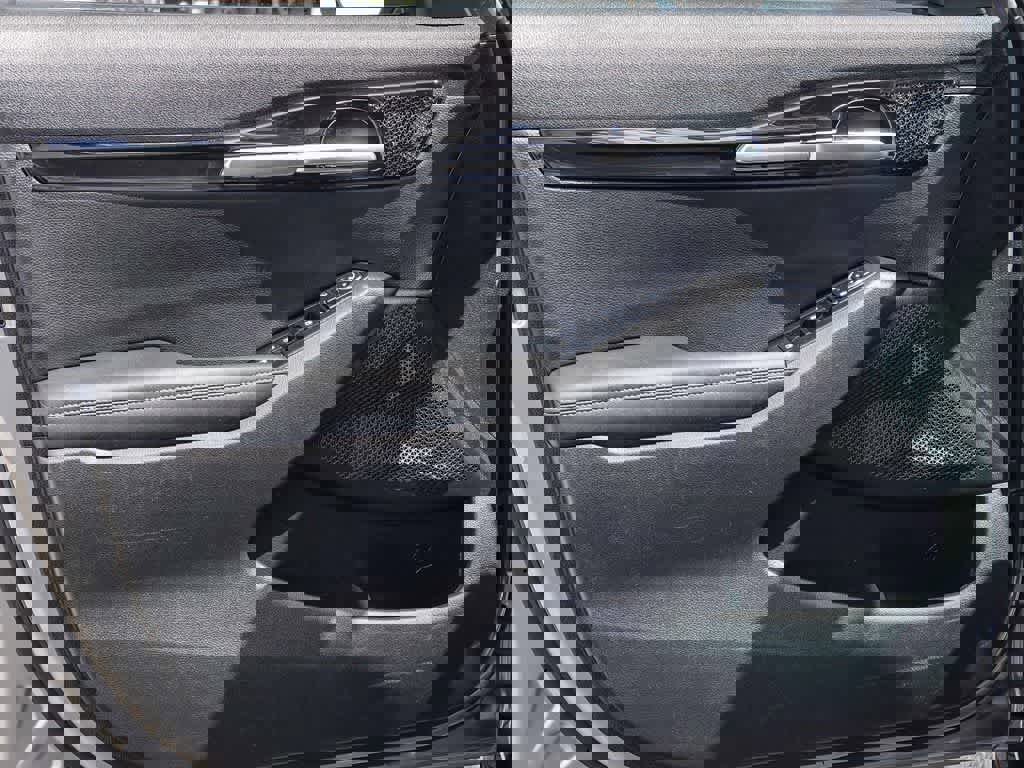 Used 2025 Kia Seltos EX FWD image 19