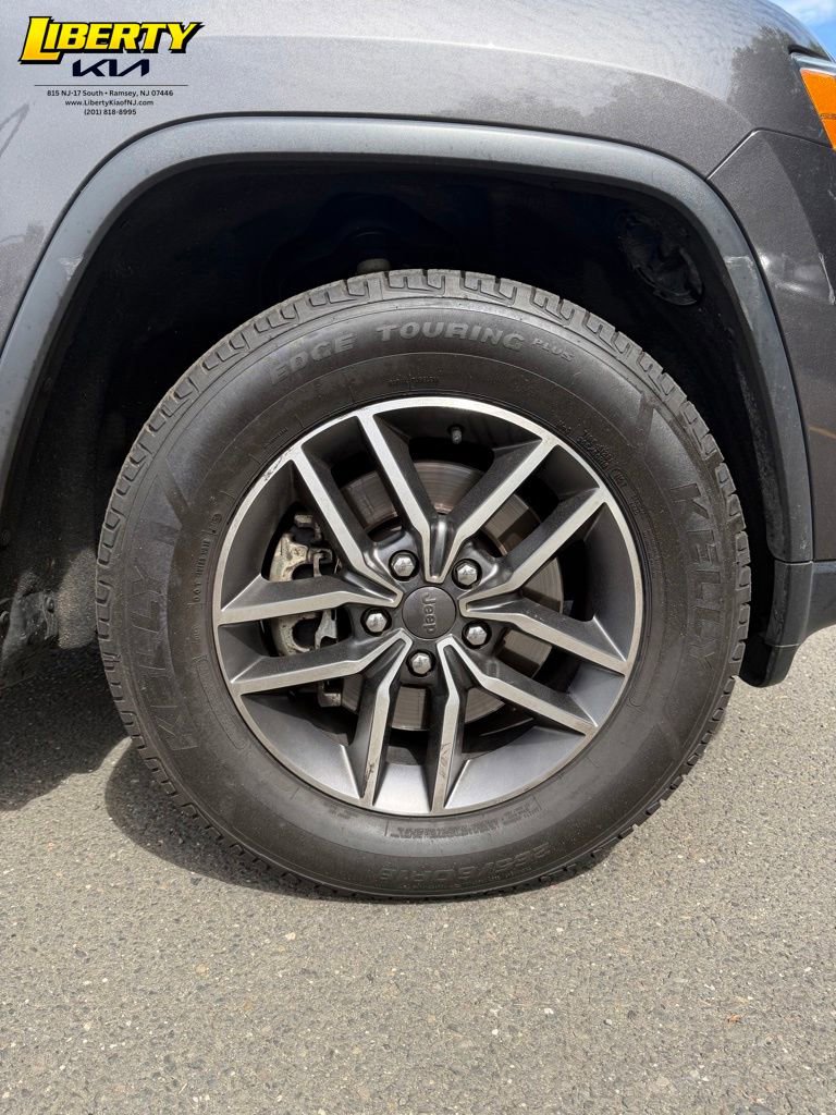 Used 2021 Jeep Grand Cherokee Limited AWD/4WD image 16