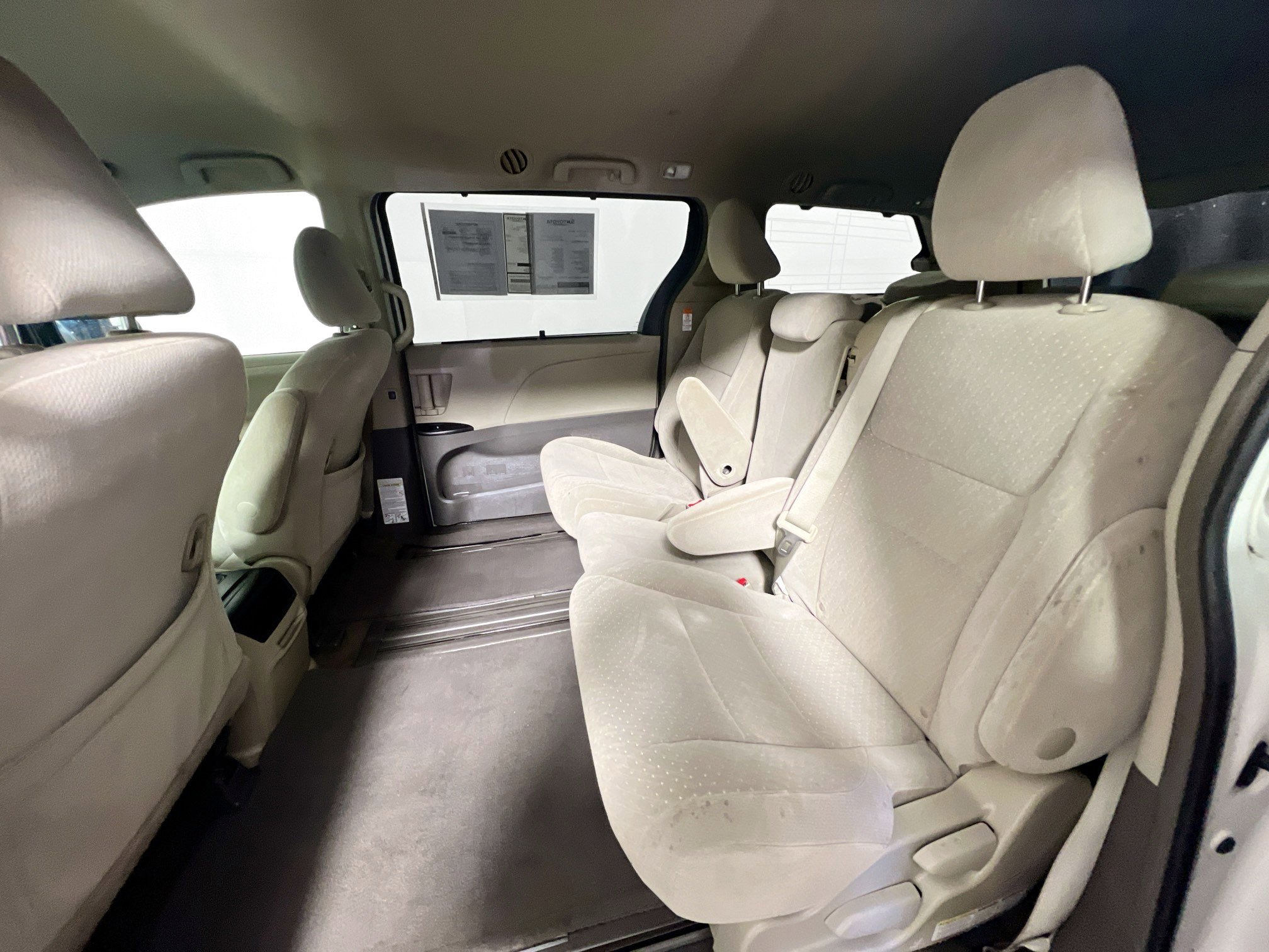Used 2016 Toyota Sienna LE image 28