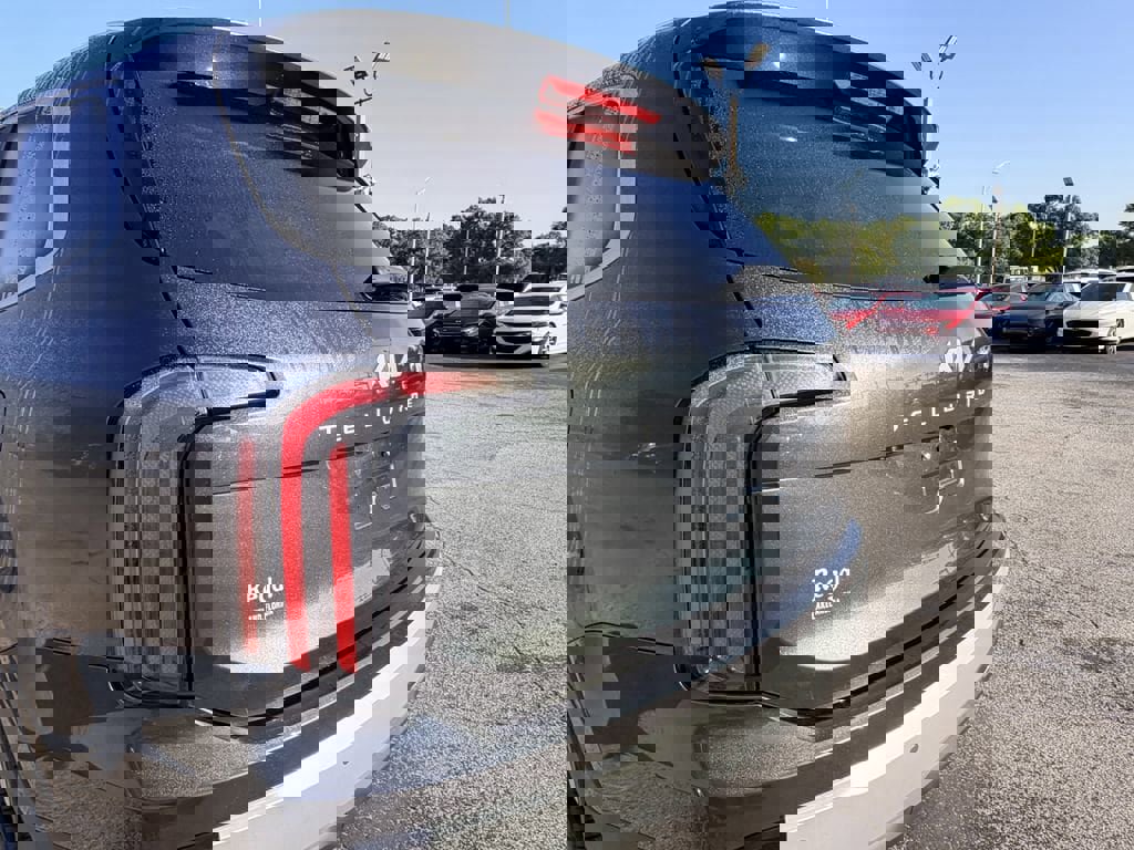 Used 2024 Kia Telluride EX w/ EX Captain's Chair Package image 12