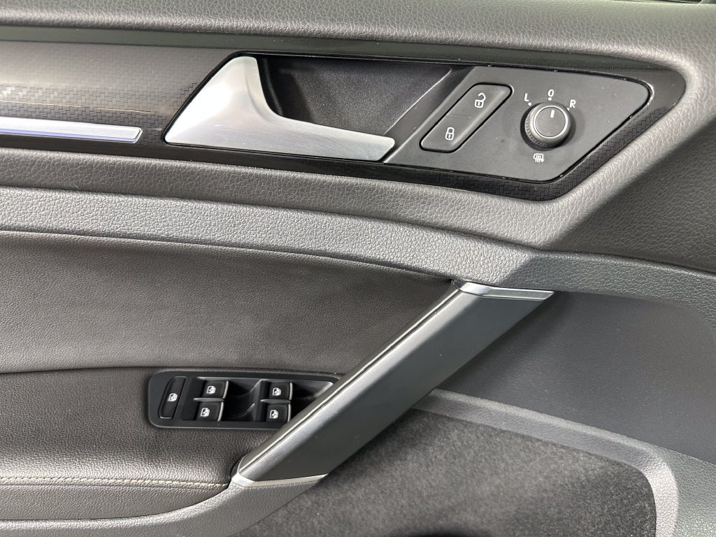 Used 2018 Volkswagen Golf R 4-Door AWD/4WD image 24