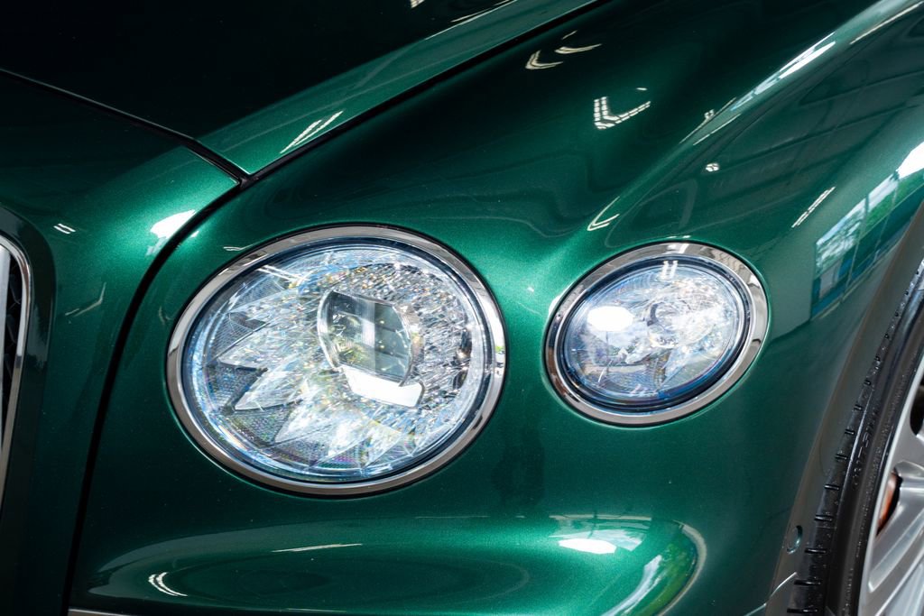 Used 2020 Bentley Flying Spur W12 image 13