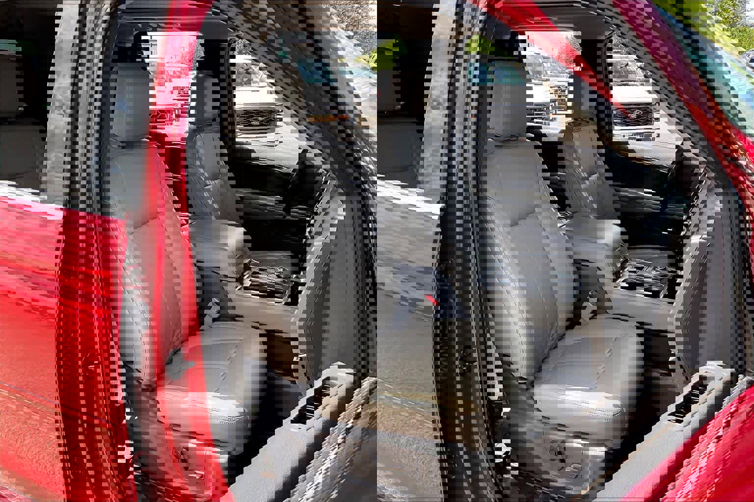 Used 2020 Ford Expedition XLT w/ Equipment Group 202A image 9