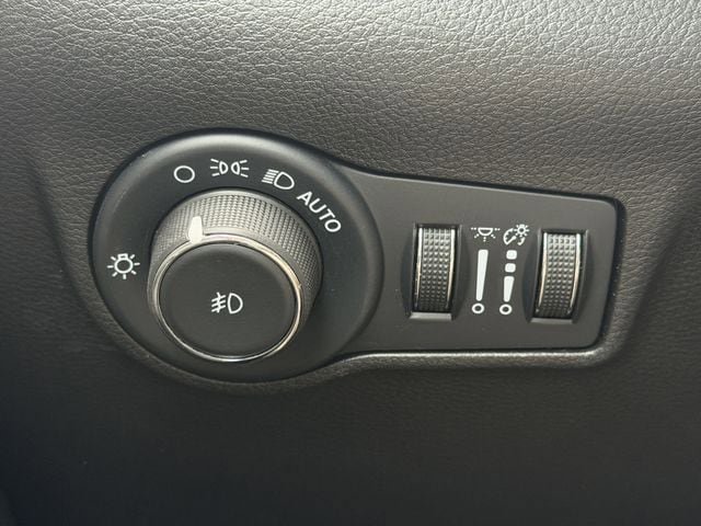Used 2025 Jeep Compass Limited AWD/4WD image 22