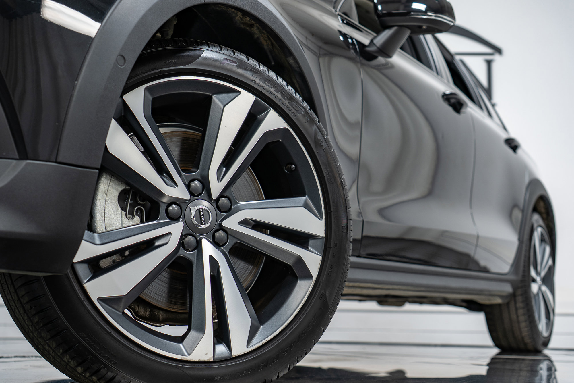 Used 2024 Volvo V60 B5 Cross Country Plus image 27