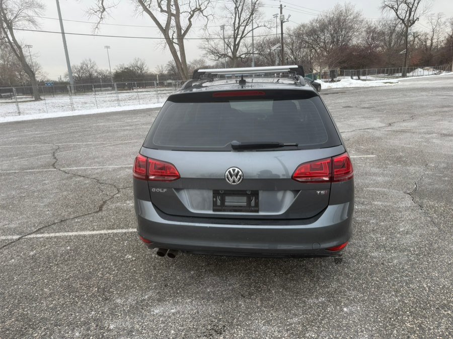 Used 2017 Volkswagen Golf S image 4