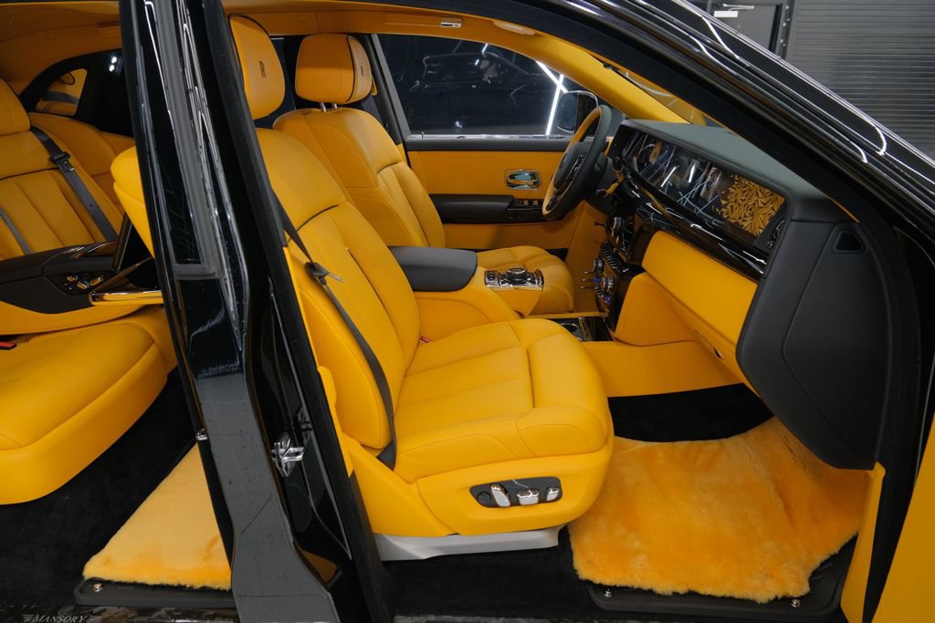 Used 2026 Rolls-Royce Phantom Sedan RWD image 38
