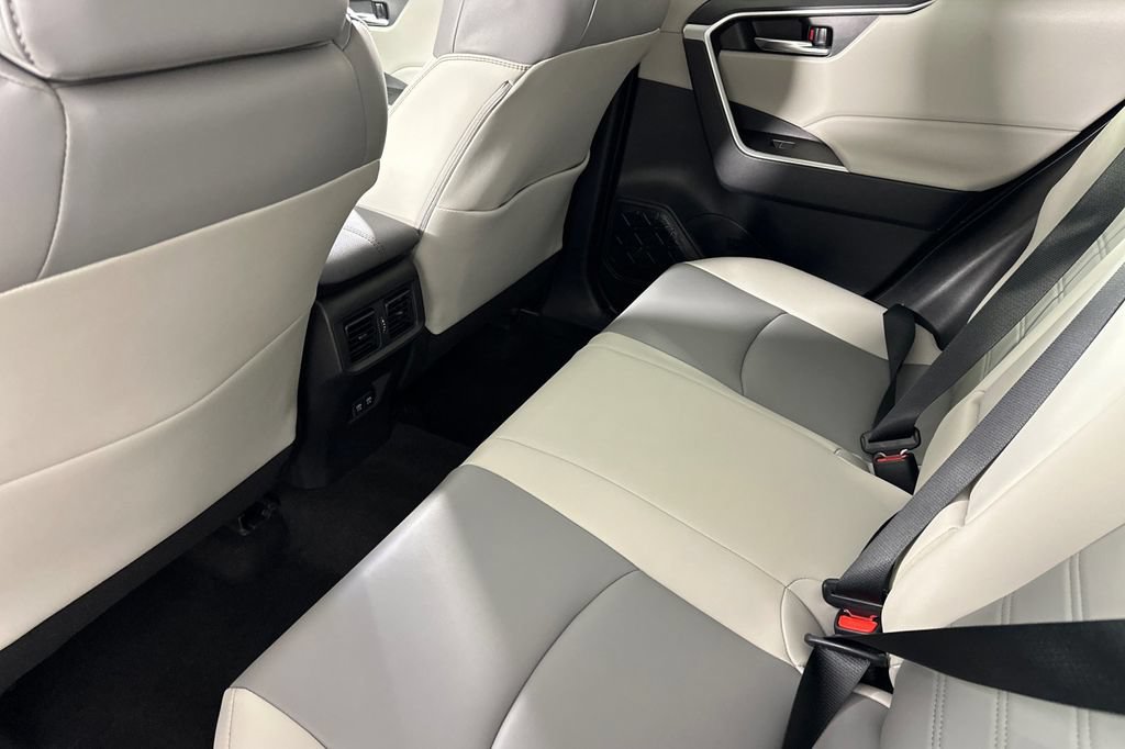 Used 2021 Toyota RAV4 XLE Premium AWD/4WD image 15