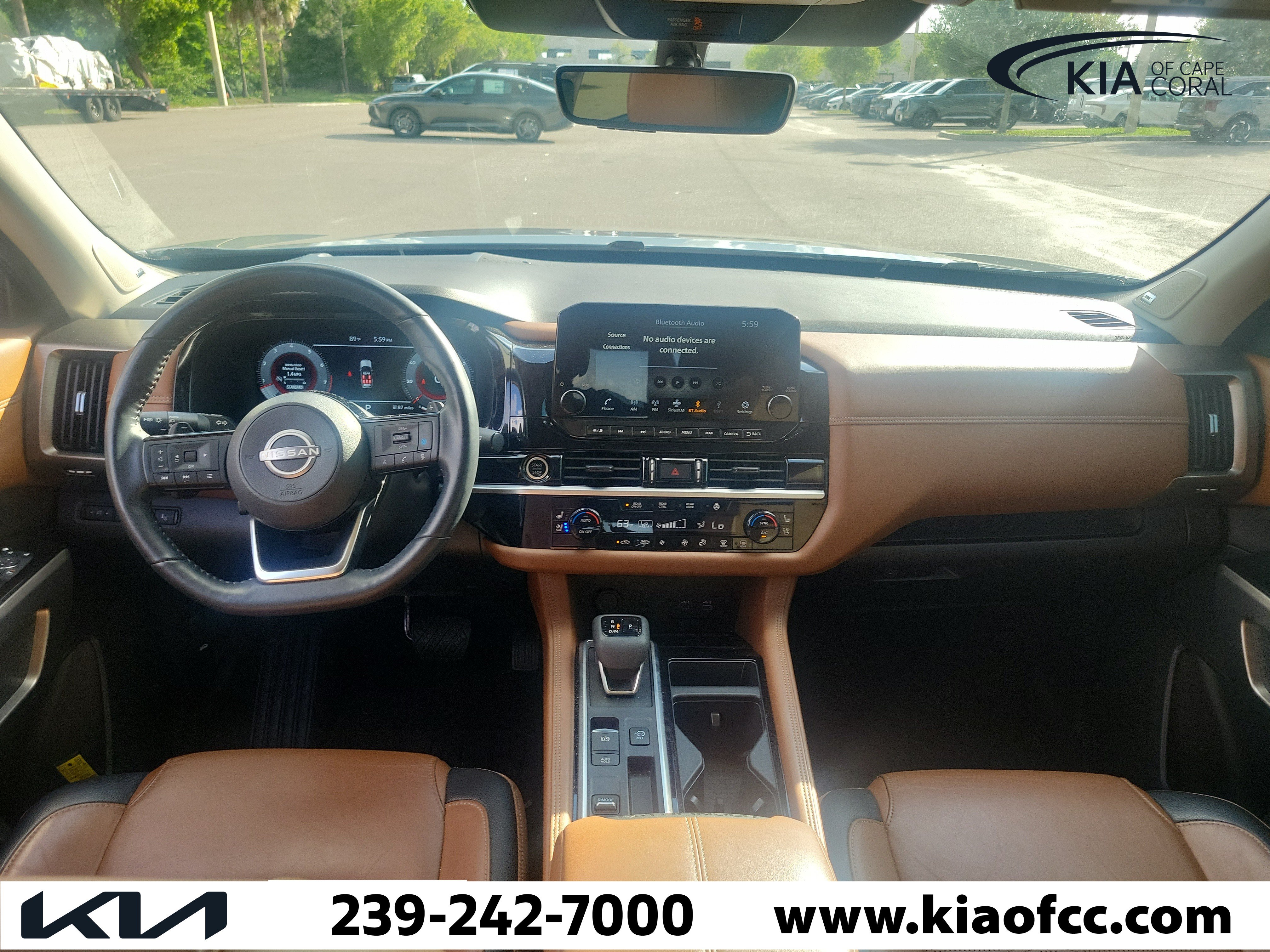 Used 2024 Nissan Pathfinder Platinum FWD image 17