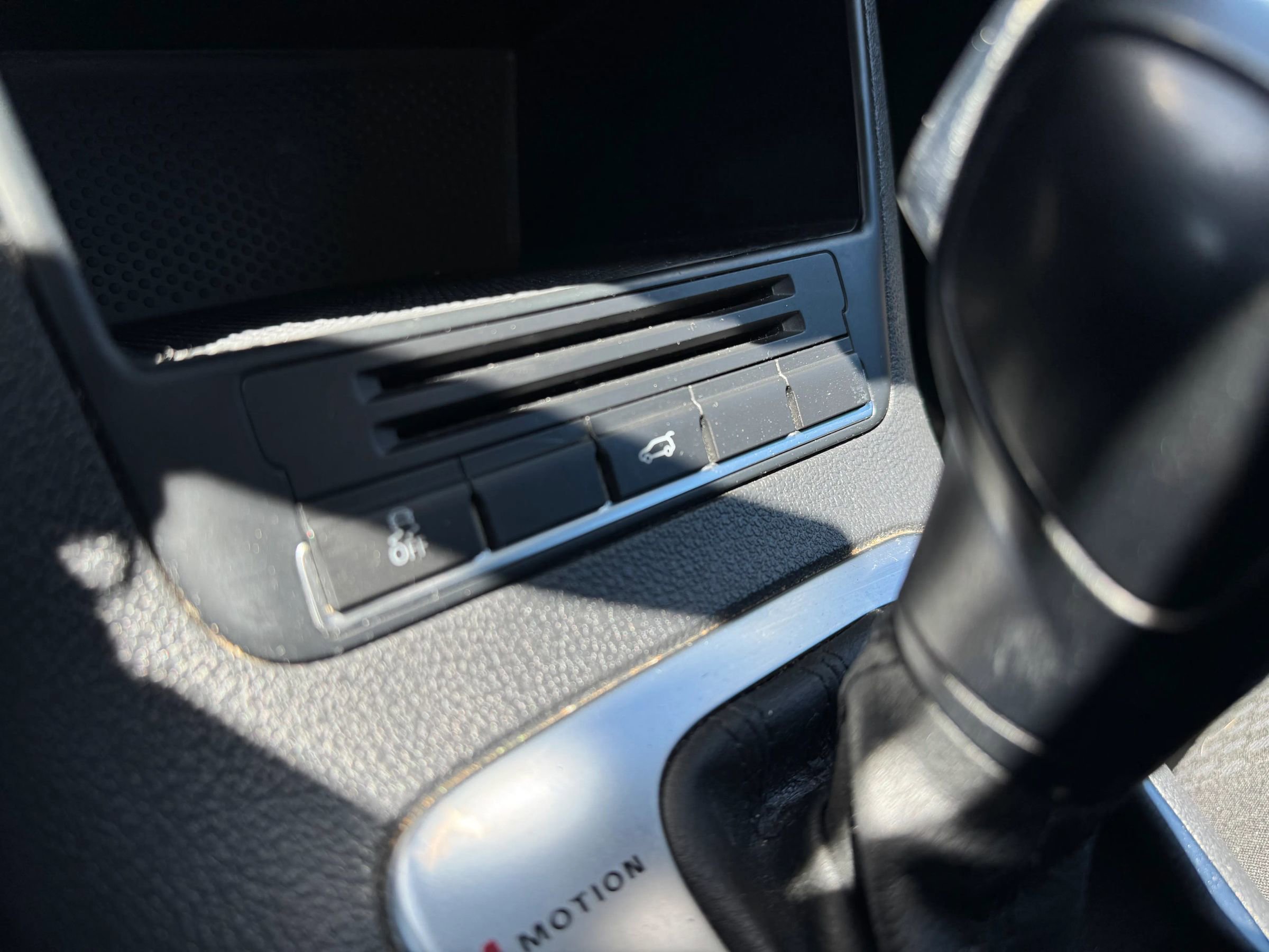 Used 2011 Volkswagen Tiguan S image 17