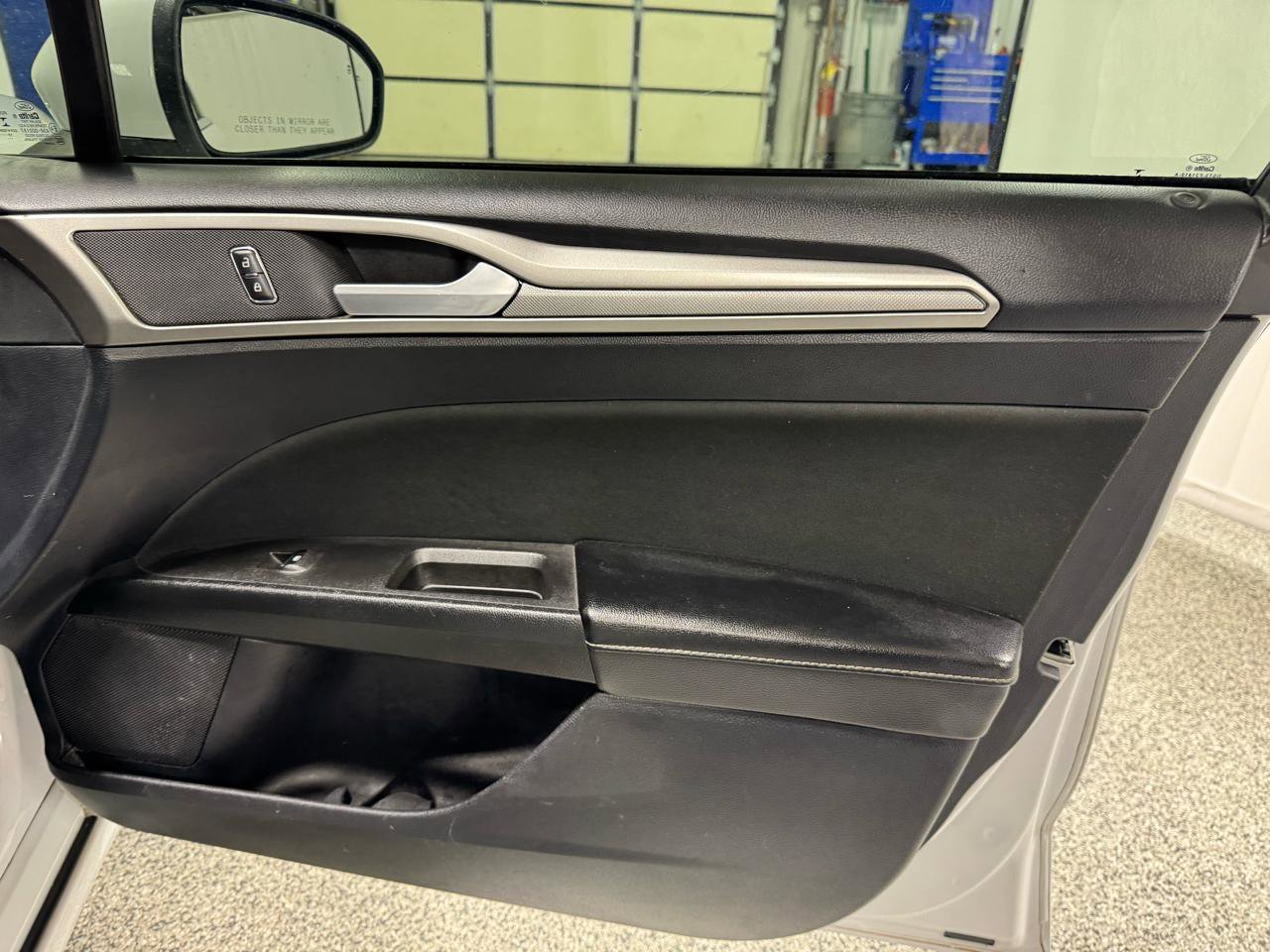 Used 2020 Ford Fusion SE image 11