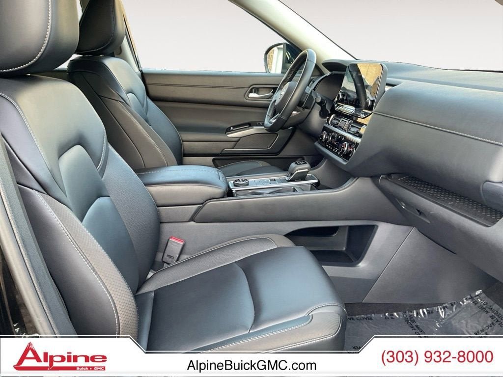 Used 2025 Nissan Pathfinder SL AWD/4WD image 15