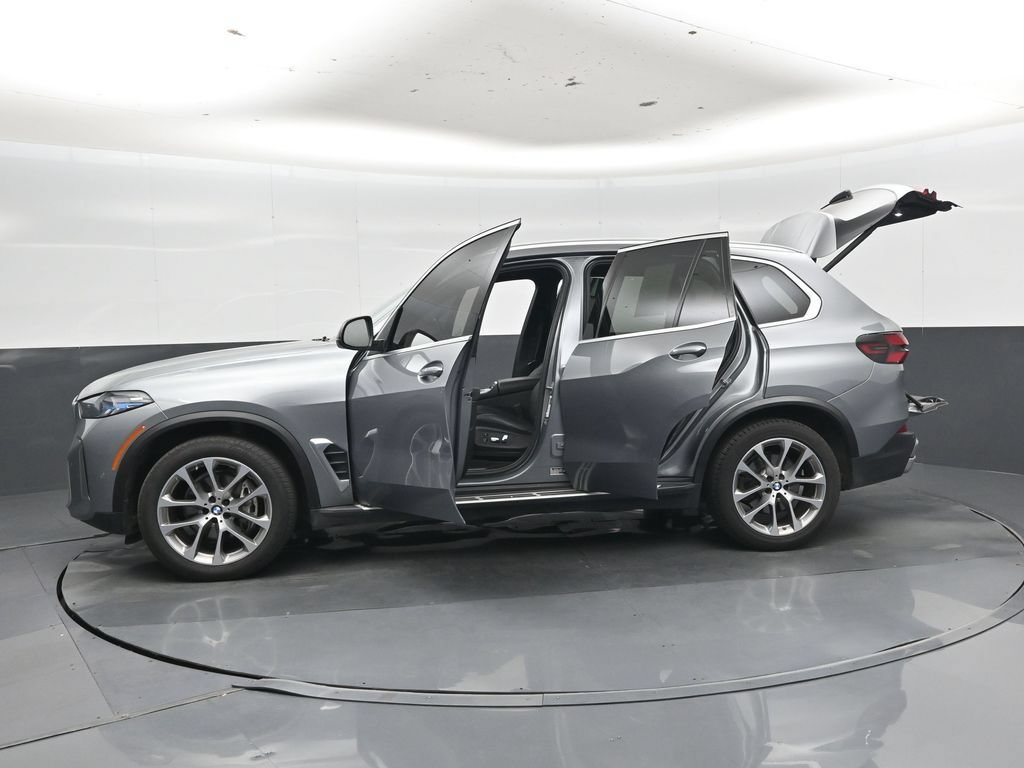Used 2025 BMW X5 xDrive40i AWD/4WD image 52