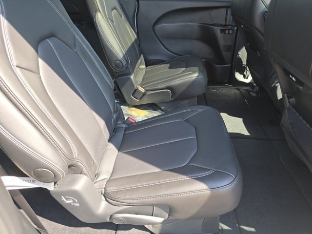 New 2025 Chrysler Pacifica Select w/ Fav Edition Package image 25