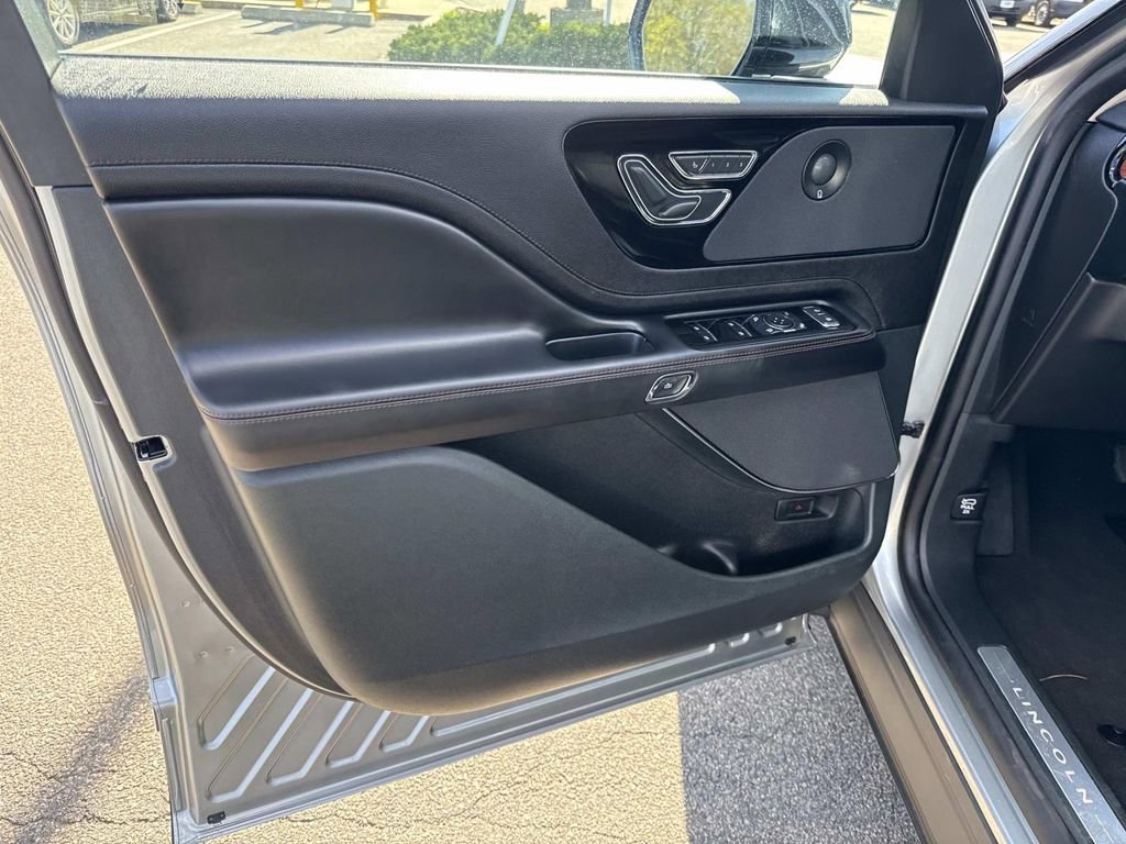 Used 2024 Lincoln Aviator Reserve w/ Elements Package Plus AWD/4WD image 18