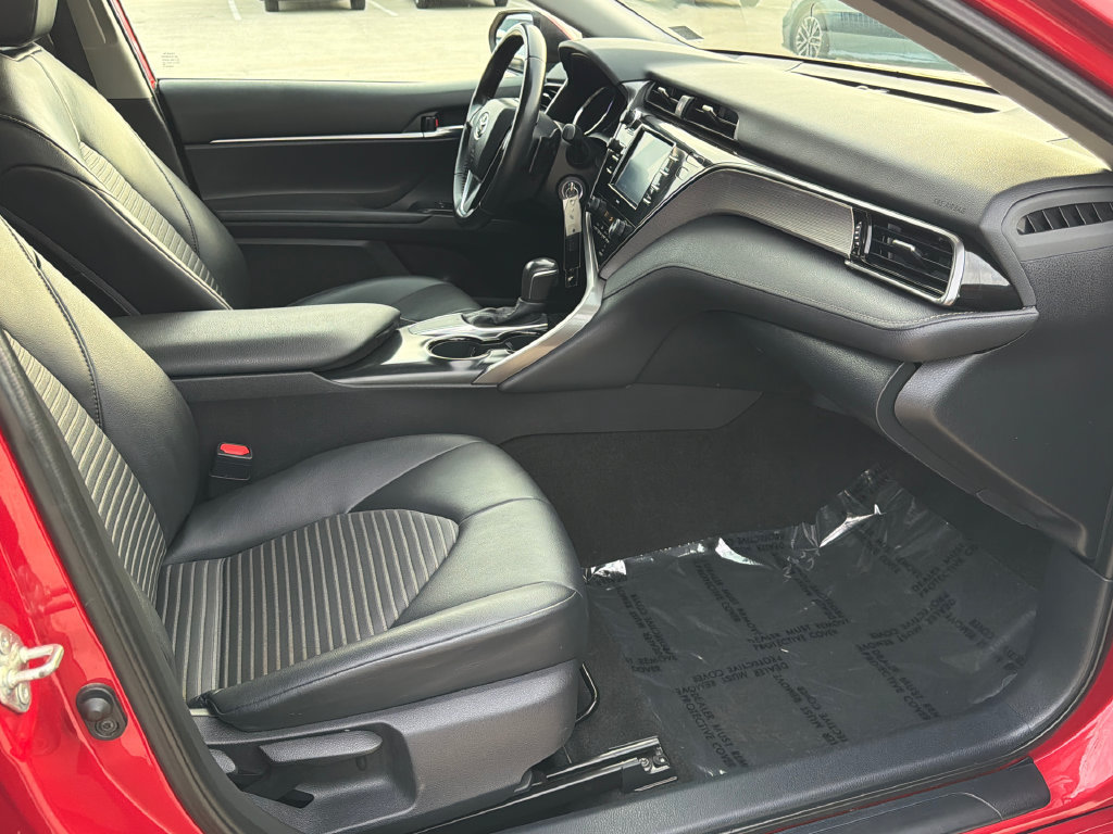 Used 2020 Toyota Camry SE FWD image 9