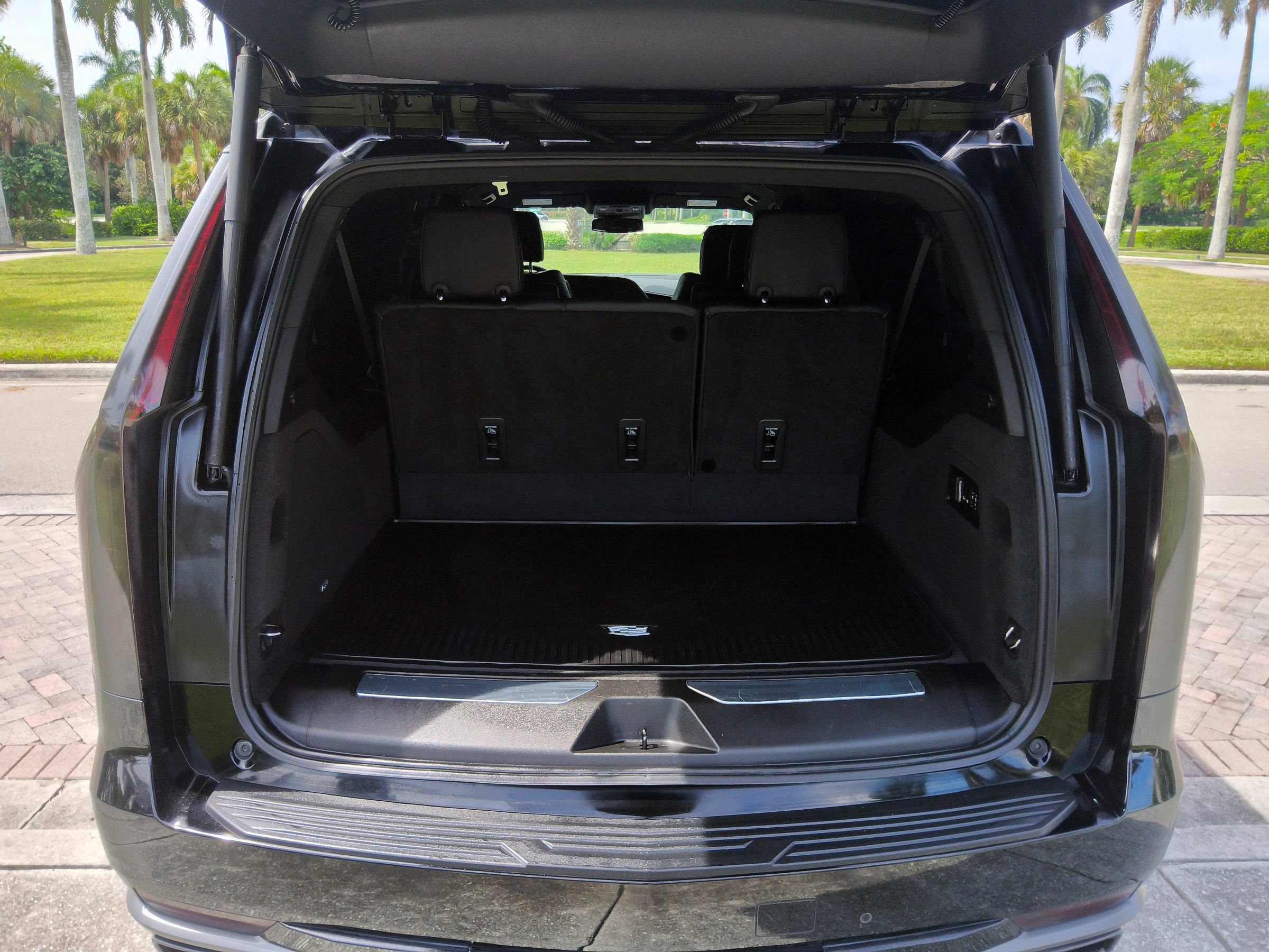 Used 2023 Cadillac Escalade ESV Luxury AWD/4WD image 50