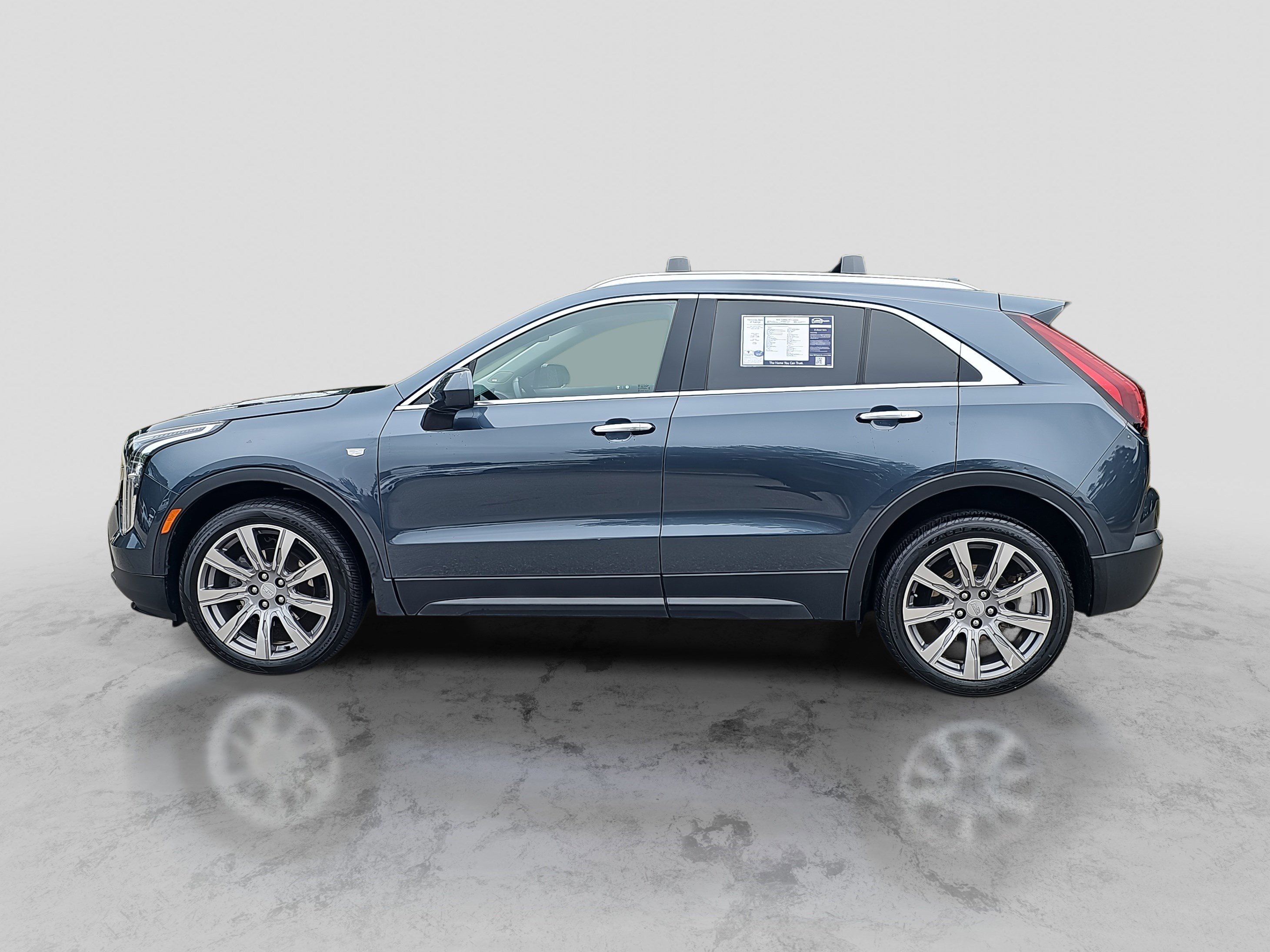 Used 2021 Cadillac XT4 Luxury w/ Cold Weather Package image 8