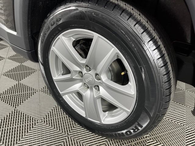 Used 2022 Jeep Compass Latitude FWD image 12